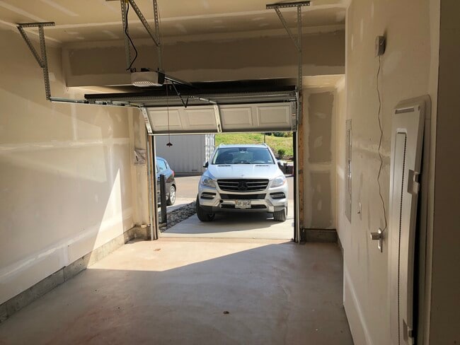 Garage - 43479 Stonewood Crossing Ter