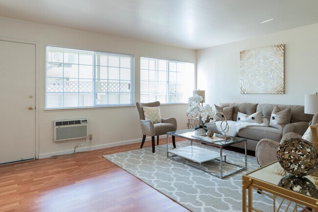 Foto del edificio - 4041 Park Center Ln