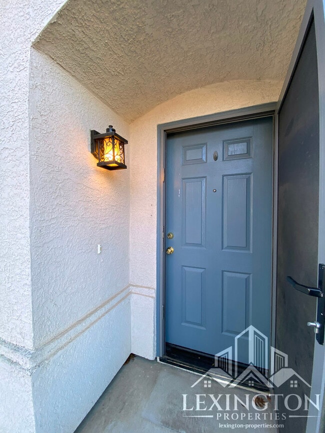 Building Photo - Beautiful, Spacious, 3-Bed 2-Bath Home available in Roseville!