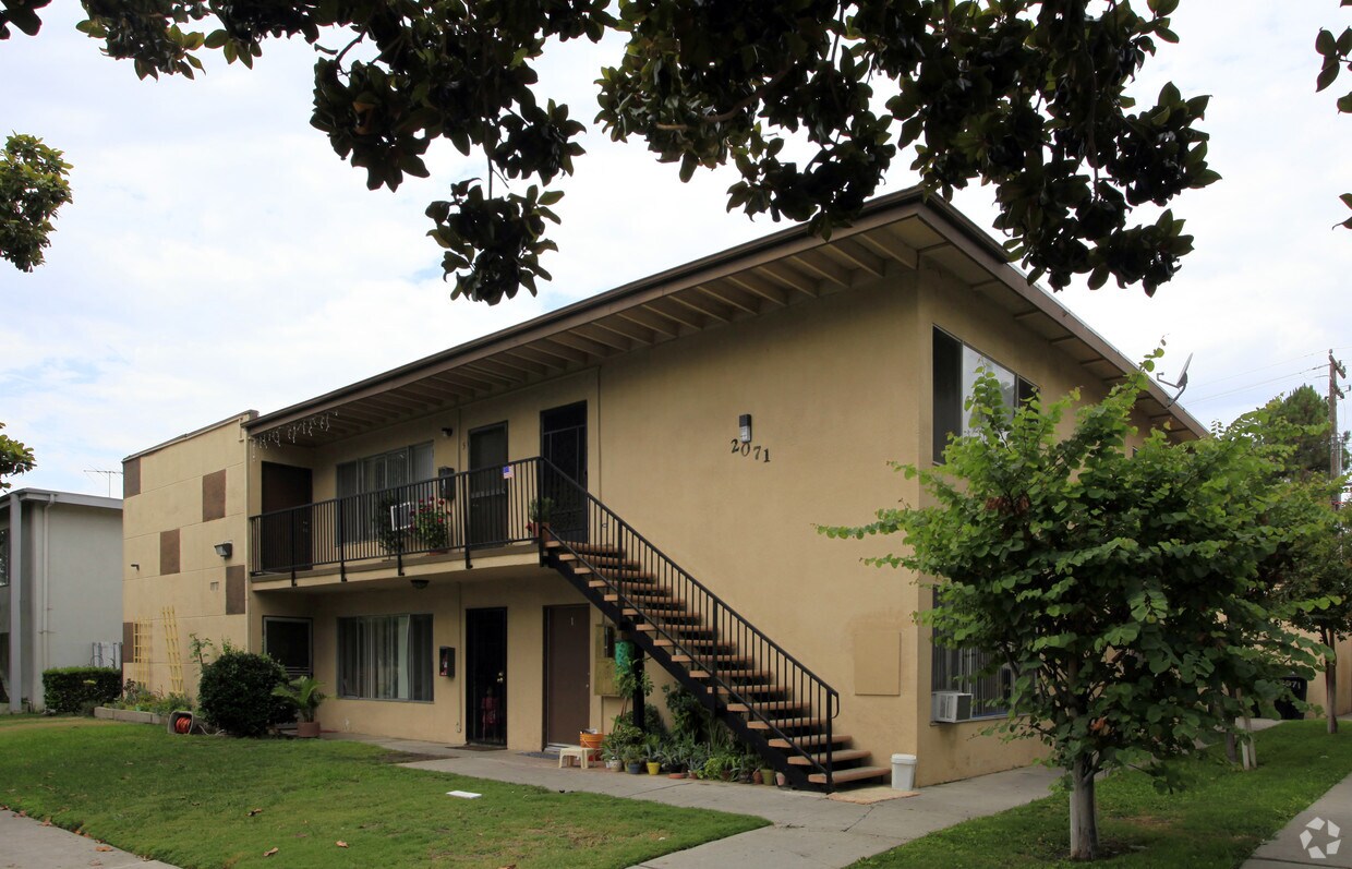 Primary Photo - 2071 S Spinnaker St