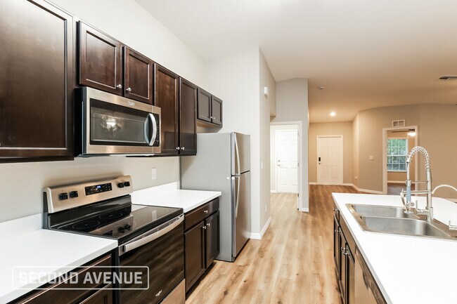 Foto del edificio - 14103 Hughes Ave