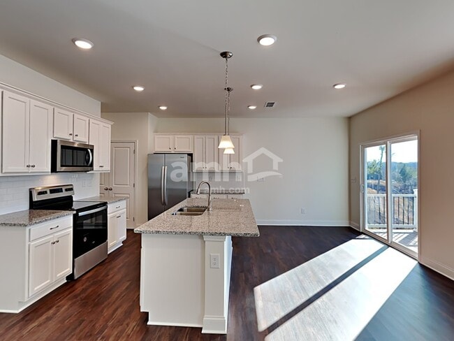 Building Photo - 451 Summit View Ct