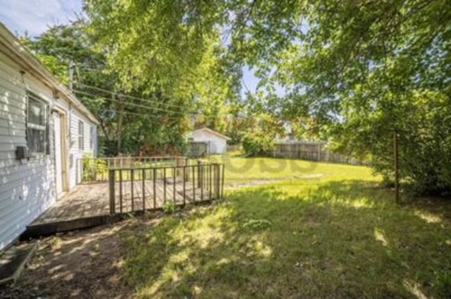 Building Photo - 606 N Calumet Ave