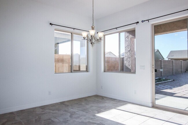 Foto del edificio - 6188 E Oliver Ave
