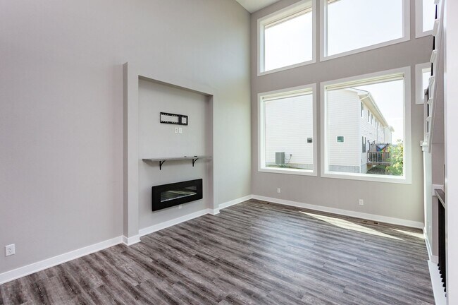 Foto del edificio - HUGE TOWNHOME!! 2 Bedroom, 3.5 Bathroom Townhome in Grimes!
