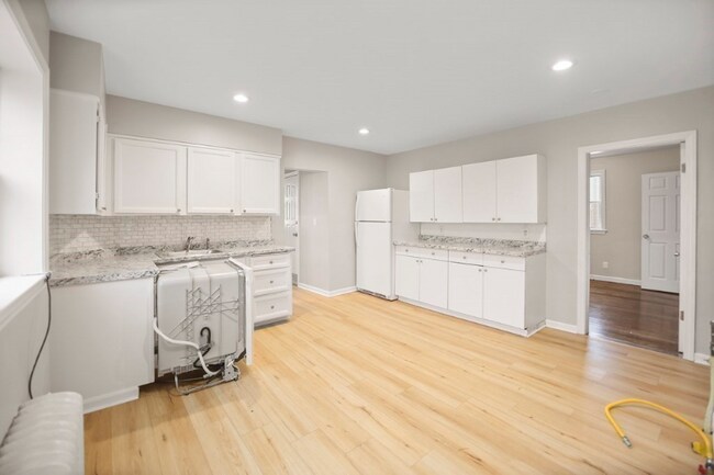 Building Photo - 26 Tapley Ave