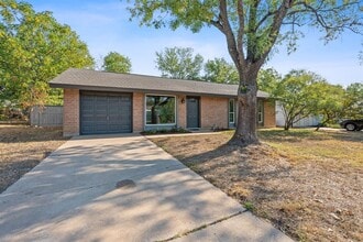 Building Photo - 504 Seminole Dr