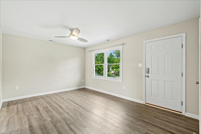 Building Photo - CLOSE TO I-95 & QUANTICO!