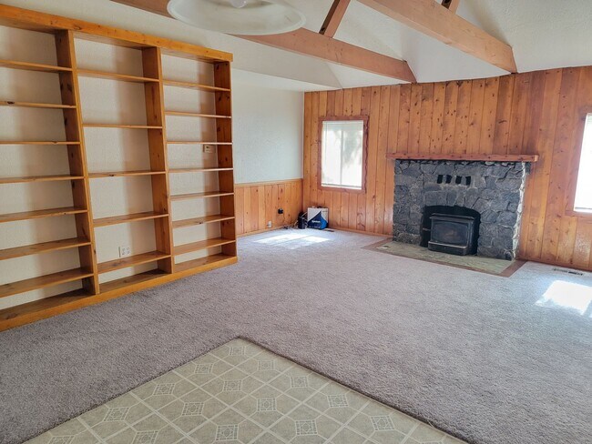 Building Photo - Wonderful Home in Crestline