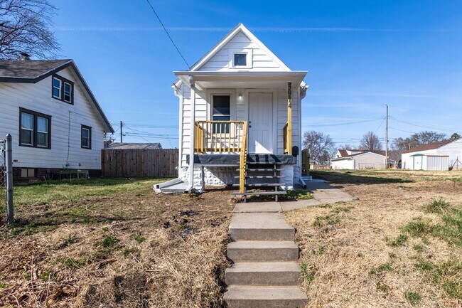 Building Photo - A Great 2BD/1.5BA Single Family Home That Has Been Recently Renovated