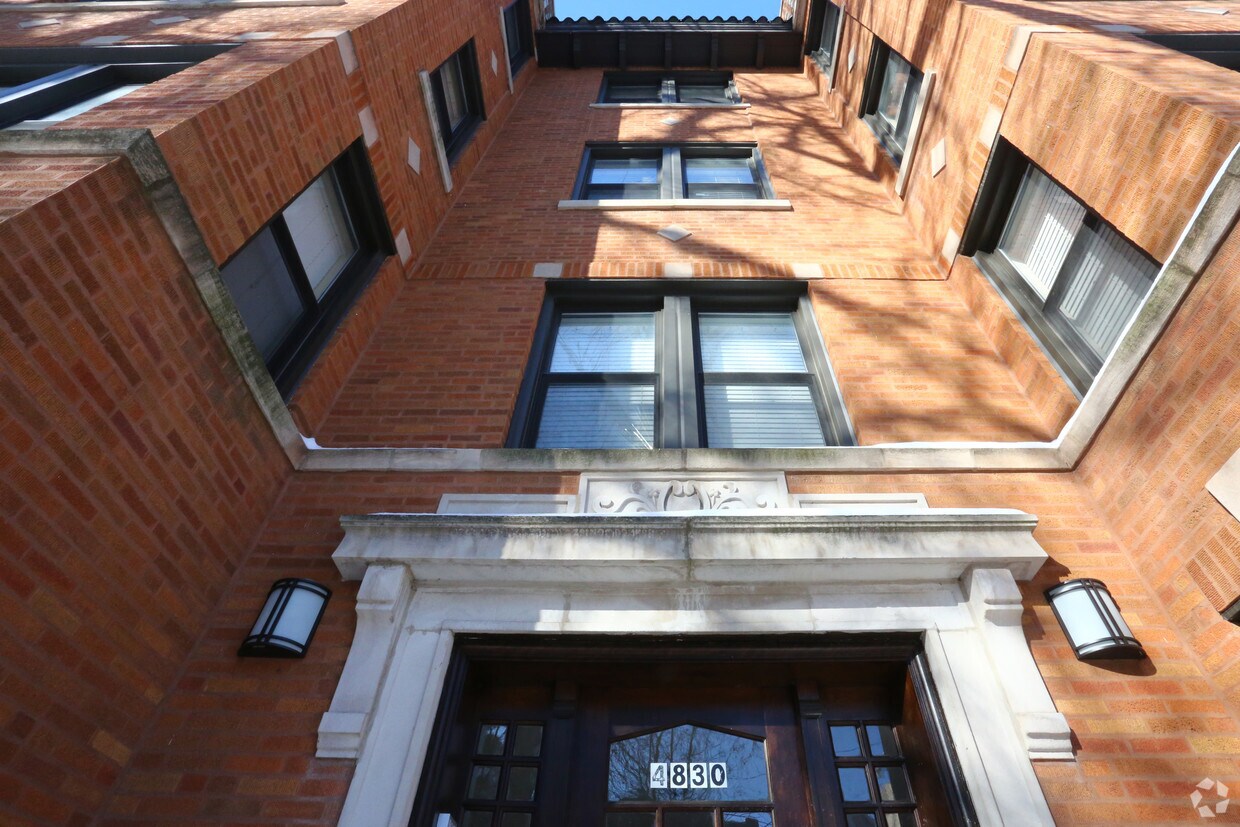 Building Photo - 4812 N Hoyne Ave