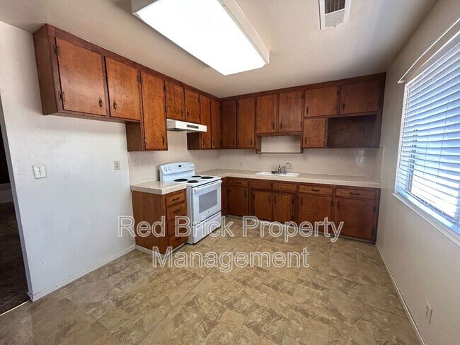 Foto del edificio - 7090 Louise Ave