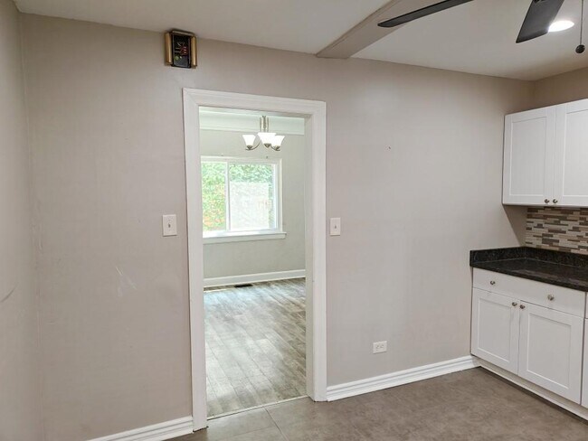 Foto del edificio - 5227 Devonshire Rd