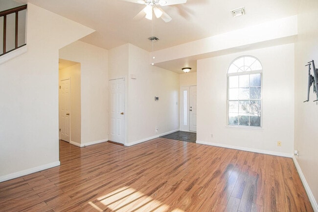 Building Photo - 6280 Spring Knoll Dr