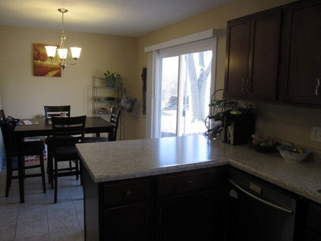 Foto del edificio - Spacious 4BR Home on Quiet Cul-de-Sac in Southwood with Private Fenced Yard
