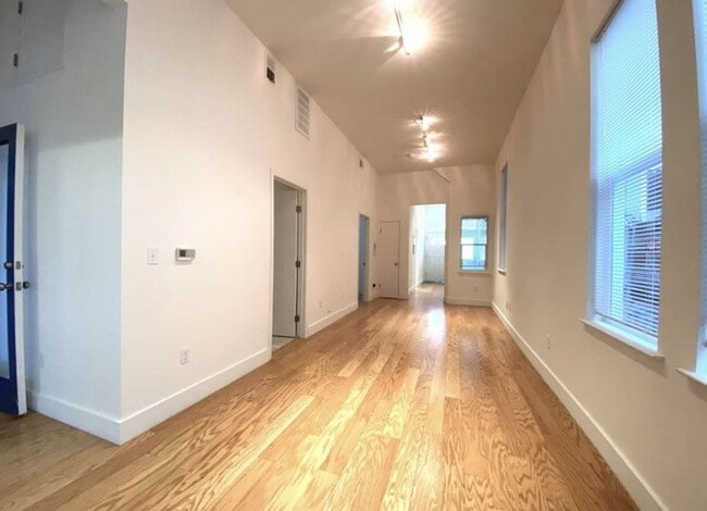 Building Photo - 372 29th St