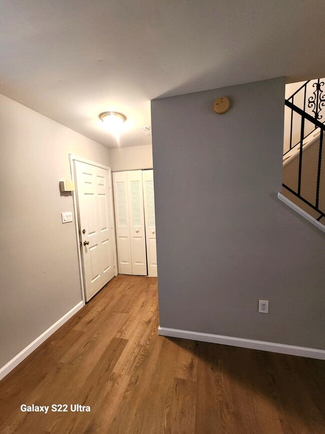 Foto del edificio - Spacious 3 Bedroom 2.5 Bath Townhome for RENT