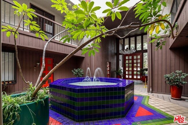 Foto del edificio - 848 Lincoln Blvd