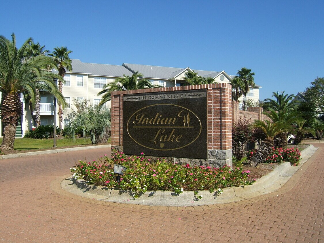 Primary Photo - Spacious 3B/2B Unfurnished Condo near Beac...
