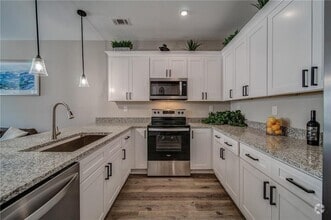 Building Photo - 161 Towne Villas Dr
