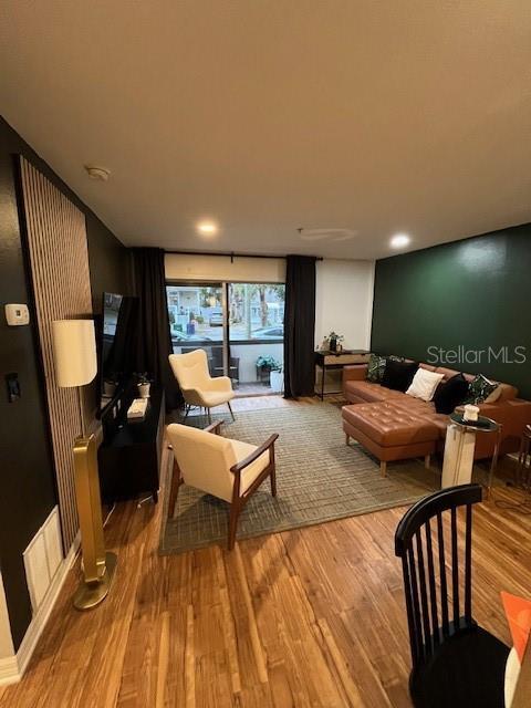 Foto del edificio - 406 S Cedar Ave