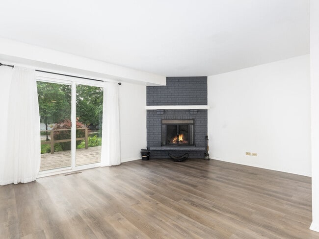 Building Photo - 115 S Brainard St