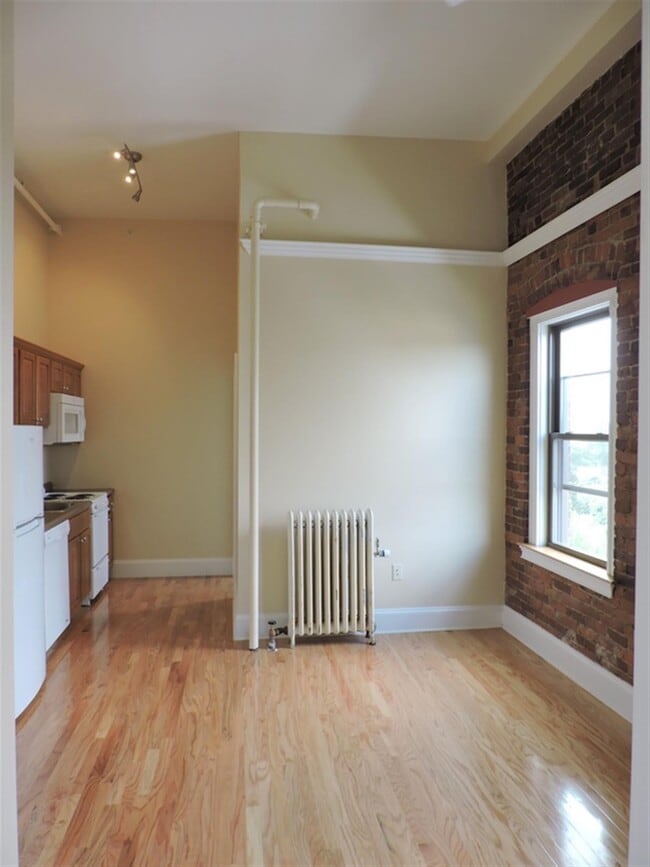 Building Photo - 878 Massachusetts Ave