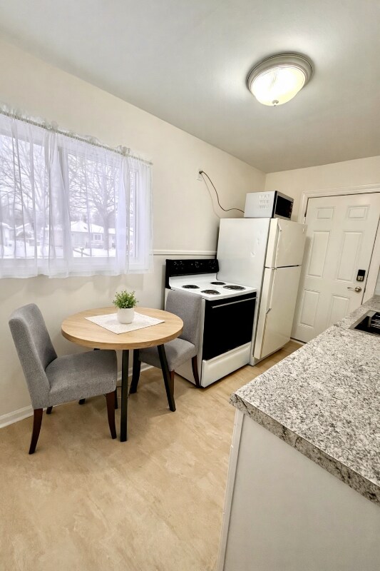 Foto del edificio - 18288 Deering St