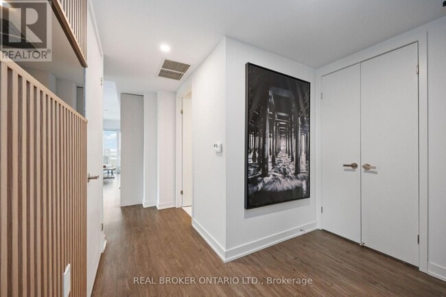 Building Photo - 88 Queen St E