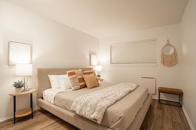 Photo - 321 Bellevue Way SE Apartment