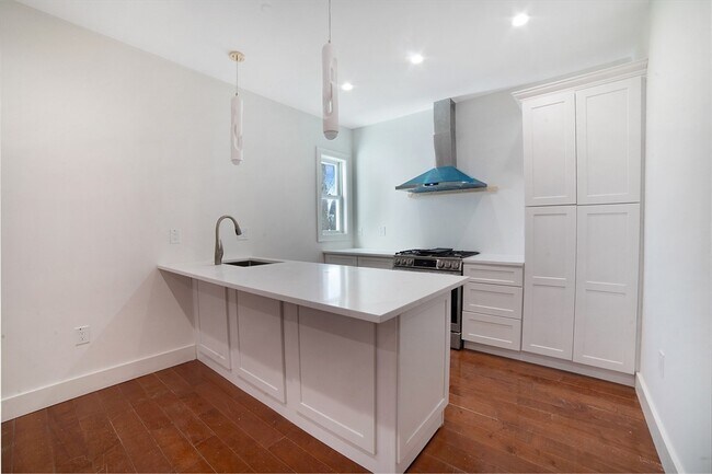 Building Photo - 49 Walker St