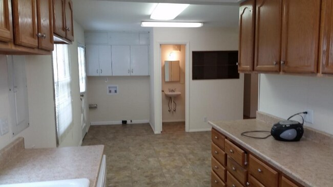 Building Photo - 4801 SW 28th St