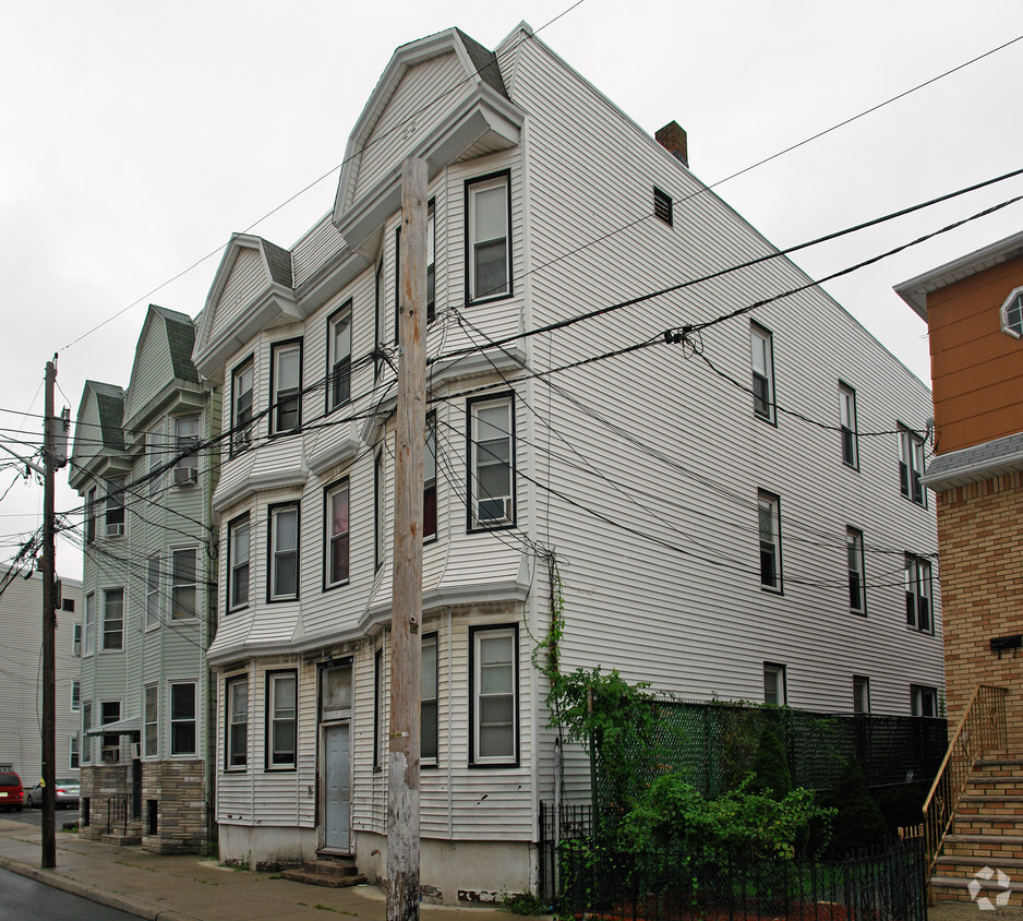 Building Photo - 18 Franklin Ave