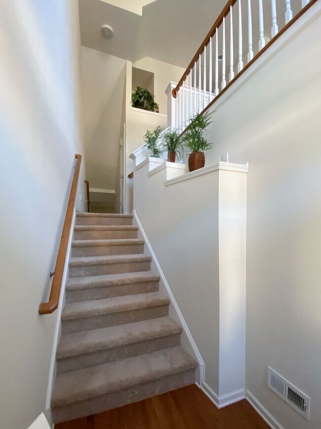 Foto del edificio - Spacious Townhouse on Vintage Drive