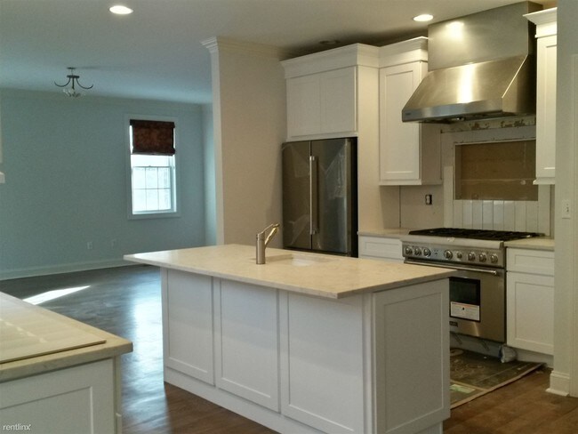 Building Photo - 4 br, 5.5 bath House - 67 Weed St