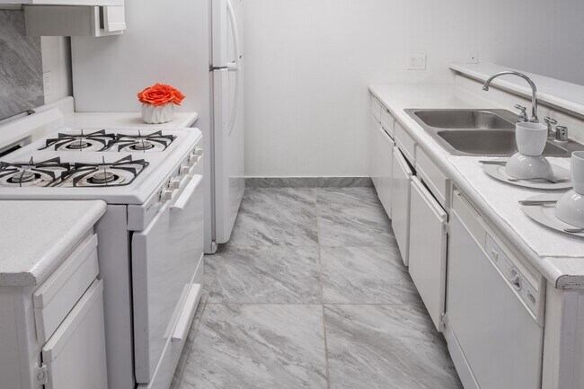 cocina completa - Vista Luxury Investments, LLC