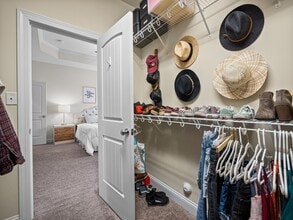 Building Photo - 239 Sailor St