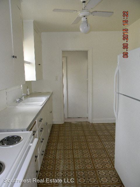 Building Photo - 2 br, 1 bath House - 833 Connecticut