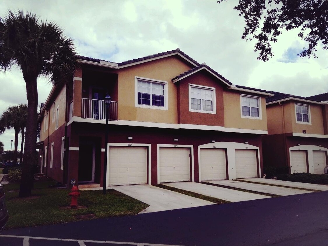 3025 Grandiflora Dr, Greenacres, FL 33467 Townhome Rentals in Greenacres FL