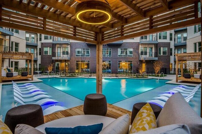 Foto del edificio - 14175 Dallas Pkwy