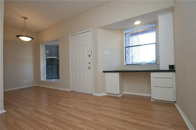 Building Photo - 2818 Nueces St