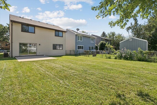 Foto del edificio - 322 Maple Ln