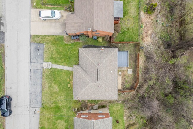 Building Photo - Stunning 3 bedroom home in West Mifflin av...