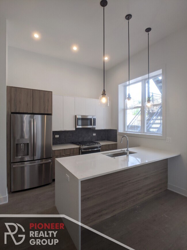 Foto del edificio - 2120 W Belmont Ave