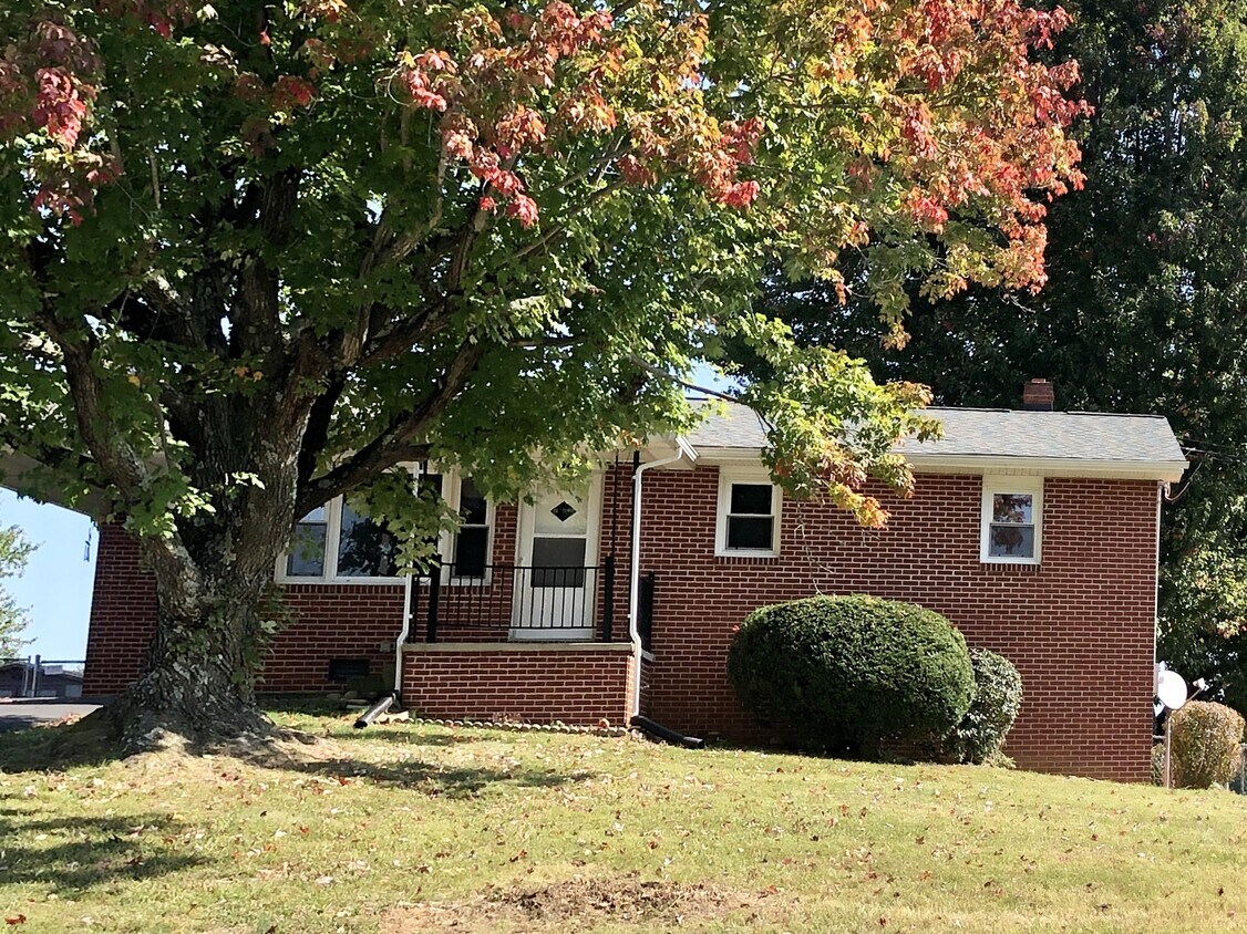 4124 Ranch Rd, Johnson City, TN 37601 House for Rent in Johnson City