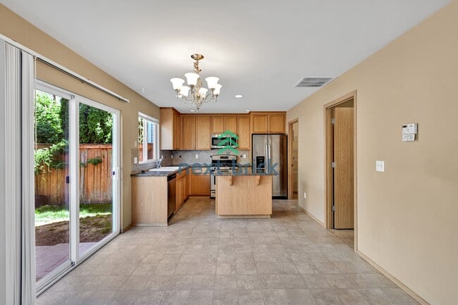Building Photo - 3 BED & 2.5 BATH TOWNHOUSE FOR RENT