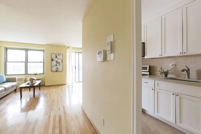 Building Photo - 501 Surf Ave