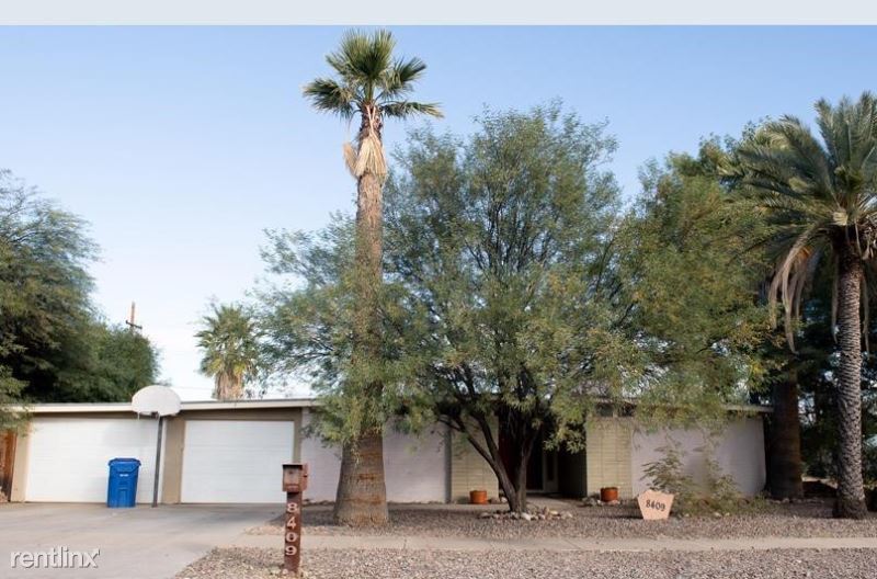 Primary Photo - 8409 E Beverly St
