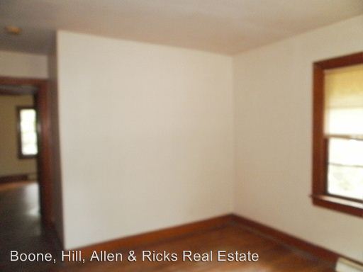 Building Photo - 805 Tyan St