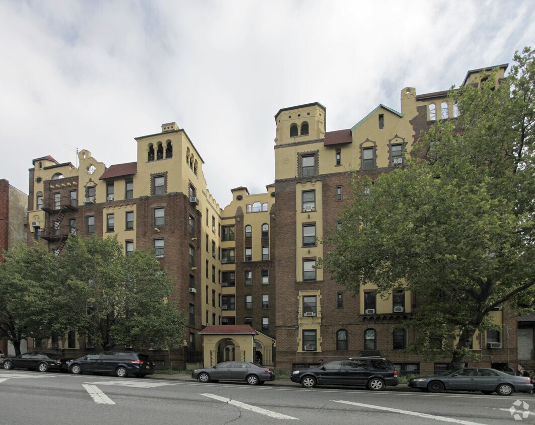Foto del edificio - 701 Empire Blvd
